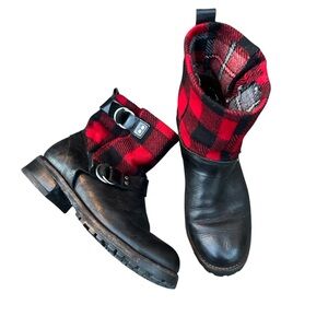 Woolrich Black and Red check pattern wool and leather Boots size 8.5